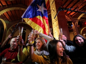 Независимость на троих: Каталония в пику Мадриду выбрала сепаратистский парламент