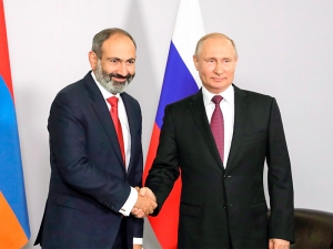 Пашинян попросил Путина о консультациях по оказанию помощи Армении