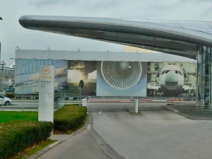  Lufthansa Technik     ,  