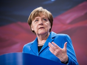 Меркель высказалась за сохранение санкций против России