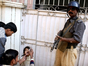 В Пакистане начались аресты родителей, отказывающихся от вакцинации детей