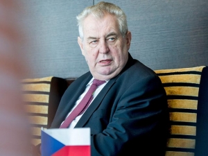 Премьер Чехии о размолвке президента с послом США: главе государства 'не хватает такта'