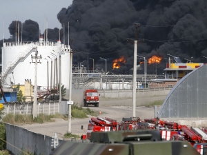 Под Киевом усилился пожар на нефтебазе: загорелся еще один резервуара