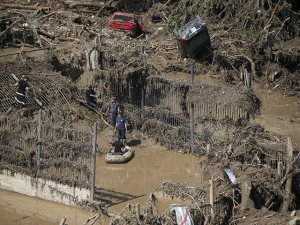 В Тбилиси обнаружена еще одна жертва наводнения. Продолжаются поиски тигра, сбежавшего из зоопарка