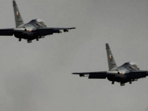 В небе над Бангладеш столкнулись два учебных самолета: пилоты катапультировались
