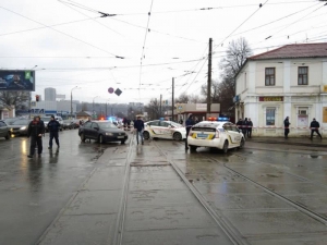 Захват заложников в Харькове: неизвестный с взрывчаткой занял отделение 