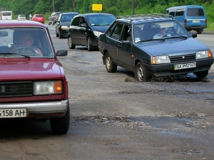 Украина потратит рекордную сумму на ремонт дорог, в том числе за счет конфискованных у Януковича денег