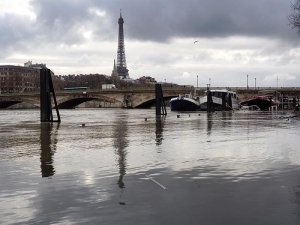 В Париже из-за ливней вновь разлилась Сена, затоплены парки и подземные стоянки