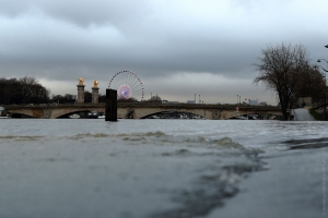 В Париже оранжевый уровень: Сена вышла из берегов, вода продолжает подниматься. Фотофакт. Фото: Reuters