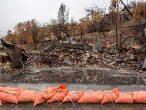 В результате схода оползней на юге Калифорнии  погибли как минимум 13 человек