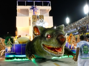 Главный приз карнавала в Рио получила школа самбы, показавшая правительство страны в виде гигантской крысы (ФОТО, ВИДЕО)