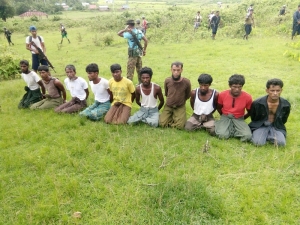Власти Мьянмы опровергли сообщение Reuters об этнической чистке в деревне Инн Дин