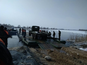 Через Припять в Житковичском районе снова раскатали понтон