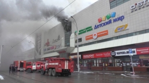 Число жертв пожара в торговом центре в Кемерове возросло до 64 человек