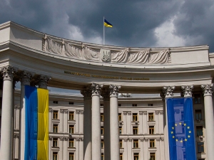 Украинским посольствам поручено искать зарубежные активы 