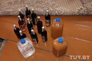 В Минском районе несколько человек отравились суррогатным алкоголем, есть жертвы