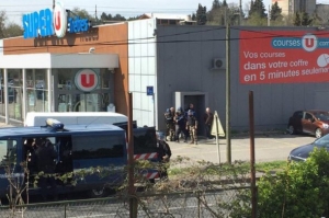 Захват заложников в супермаркете во Франции: нападавший застрелен, погибли трое заложников. Фото из twitter