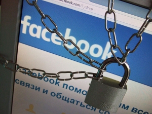 Facebook заблокировал аккаунты и страницы, связанные с российской 'фабрикой троллей'