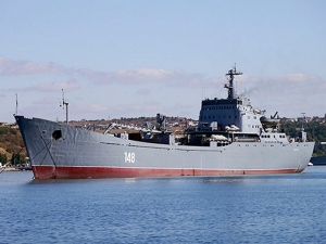 СМИ сообщили о появлении в Средиземном море российского военного корабля, груженного техникой