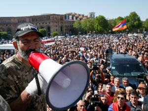 В Ереване по призыву оппозиции возобновились антиправительственные акции протеста