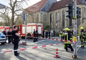 В Германии автомобиль въехал в толпу людей: три человека погибли, 20 — пострадали