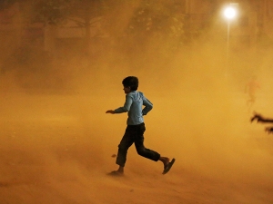 Десятки человек стали жертвами третьей за месяц пыльной бури в Индии