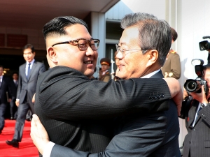 Лидеры Северной и Южной Корей снова тепло встретились на границе