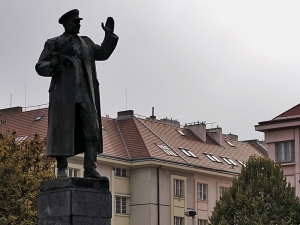 В Праге неизвестные облили краской памятник маршалу Коневу (ФОТО)