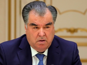 Президент Таджикистана отчитал чиновников за то, что они ни свет ни заря согнали детей на встречу с ним: 