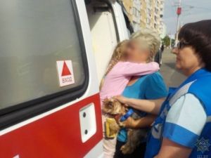 В Бобруйске девочка проснулась — и не нашла дома бабушку. Ребенок решил спуститься через балкон. Фото: МЧС