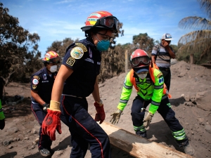 В Гватемале остановлена поисковая операция после извержения вулкана Фуэго