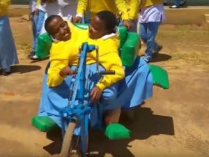 В Танзании в возрасте 21 года умерли знаменитые  сиамские близнецы