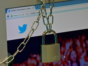 Twitter заморозил еще два аккаунта, фигурирующих в обвинениях 12 