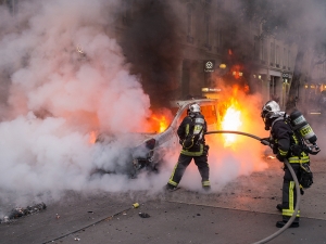 Во французском Нанте вспыхнули беспорядки из-за убийства мужчины полицией