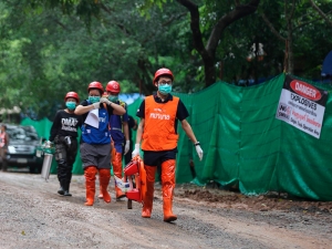 Второй день спасательной операции в Таиланде: из подземной пещеры эвакуированы еще четыре школьника