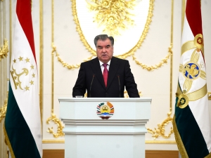 Президент Таджикистана наградил сына орденом