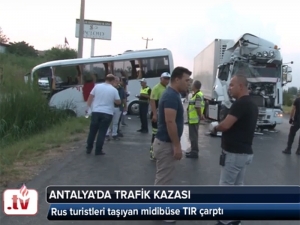 В Турции грузовик врезался в автобус с российскими туристами, пострадали 13 человек  (ФОТО)