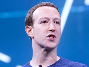 Цукерберг: Facebook гораздо лучше, чем два года назад, готова к возможному вмешательству в выборы
