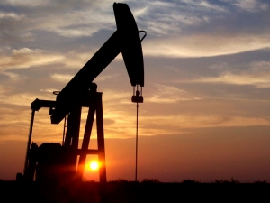 Экспортеры нефти решают, как реагировать на сокращение добычи