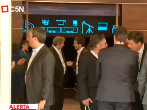 В Аргентине упал лифт, в котором находился министр промышленности и другие чиновники