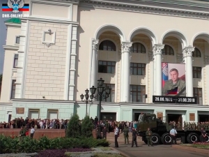 В Донецке прощаются с погибшим в результате взрыва главой самопровозглашенной ДНР