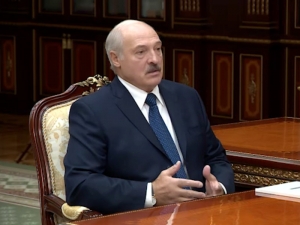 Лукашенко назвал решение об ограничении торговли алкоголем 