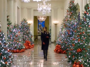 Белый дом к Рождеству украсили по дизайну Мелании Трамп. Теперь он 