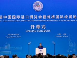 Медведев в Шанхае заявил, что санкции и протекционизм стали реальностью мировой экономики