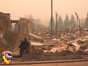 Ущерб от самого разрушительного природного пожара в истории Калифорнии оценили в  'миллиарды долларов'