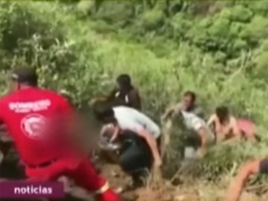 В Перу в пропасть упал автобус с юными футболистами, погибли семь человек