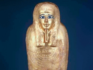 США возвратили в Египет позолоченный саркофаг древнего жреца