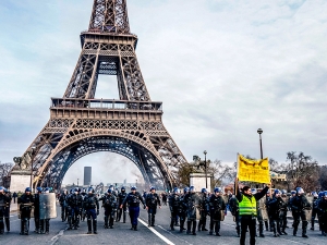 В Париже полиция  усилила меры безопасности в связи с протестами 
