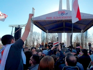 Белорусская оппозиция завершила двухдневное празднование 'Дня Воли' большим концертом в Минске