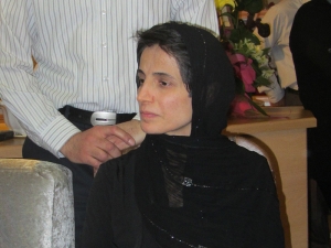 Иранскую правозащитницу приговорили к десяти годам тюрьмы и 148 ударам плетью за 'сговор против системы' и отказ от хиджаба